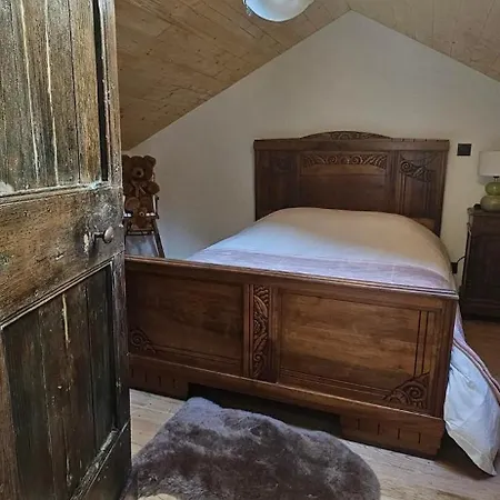 Semesterbostad Oustal De Piarelle *